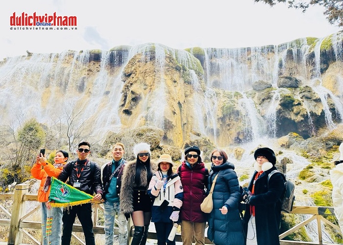 Tour Trung Quốc 6N5Đ: Từ HCM - Thành Đô - Cửu Trại Câu - Công Viên Gấu Trúc - Đô Giang Yển, Bay Sichuan Airlines + KS 4*