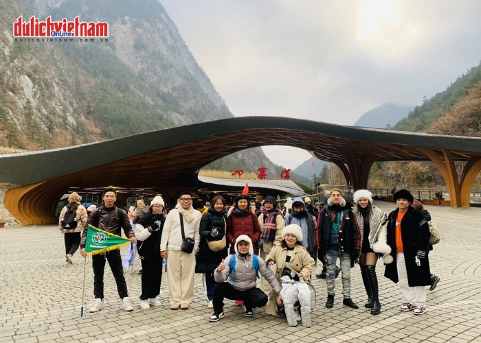 Tour Trung Quốc 6N5Đ: Từ HCM - Thành Đô - Cửu Trại Câu - Công Viên Gấu Trúc - Đô Giang Yển, Bay Sichuan Airlines + KS 4*