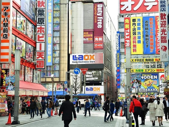 Tự do mua sắm ở khu phố điện tử Akihabara