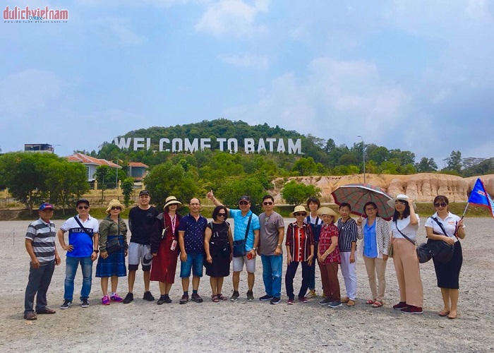 Đoàn du khách đến tham quan đảo Batam