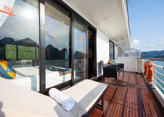 Tour du thuyền 5* Aquamarine 2N1Đ ngủ đêm trên Vịnh Hạ Long