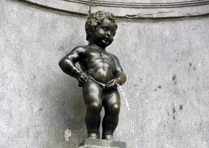 Bức tượng đồng Chú bé đứng tè Manneken Pis nổi tiếng