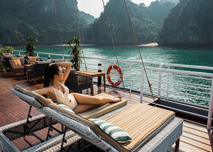Du thuyền 5* Catamaran 1 Ngày thăm Vịnh Hạ Long