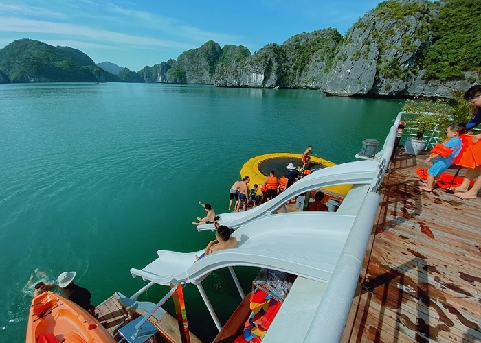 Du thuyền 5* Catamaran 1 Ngày thăm Vịnh Hạ Long