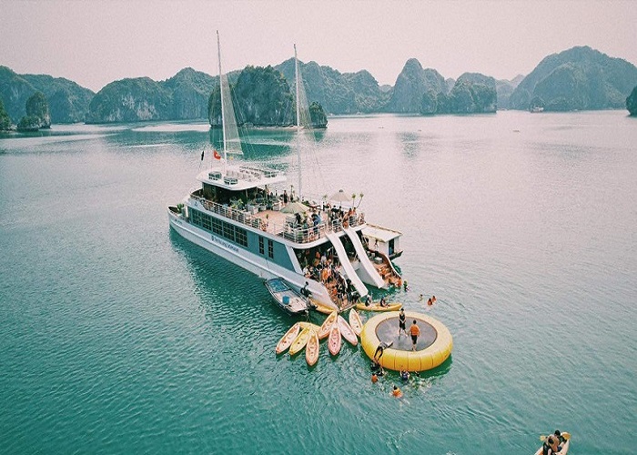Du thuyền 5* Catamaran 1 Ngày thăm Vịnh Hạ Long