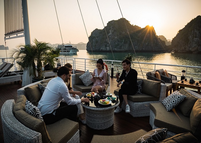 Du thuyền 5* Catamaran 1 Ngày thăm Vịnh Hạ Long