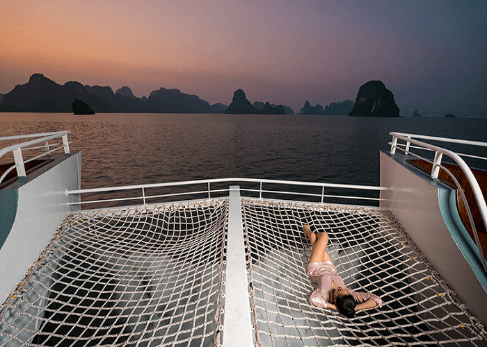 Du thuyền 5* Catamaran 1 Ngày thăm Vịnh Hạ Long