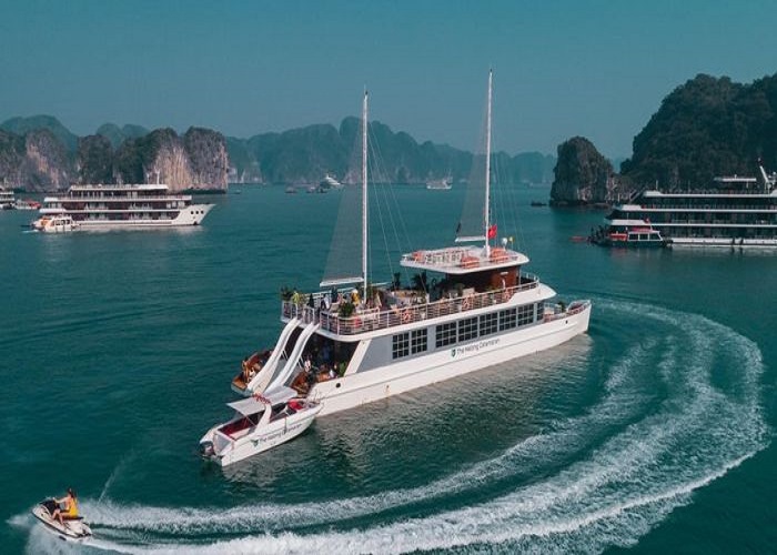 Du thuyền 5* Catamaran 1 Ngày thăm Vịnh Hạ Long