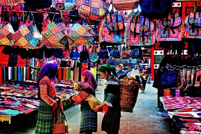 Chợ Sapa nhộn nhịp và đầy màu sắc
