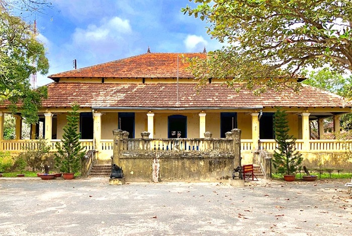 Tham quan Dinh Chúa Đảo trong tour Côn Đảo 3N2Đ