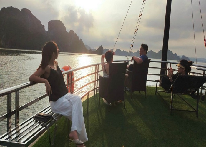 Tour du thuyền 5* Dragon King 1N thăm Vịnh Hạ Long