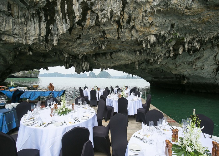 Tour du thuyền 5* Ambassador 1N thăm Vịnh Hạ Long