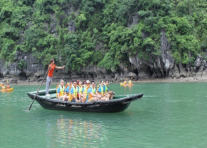 Tour du thuyền 5* Starlight Cruise 2N1Đ ngủ đêm trên Vịnh Hạ Long