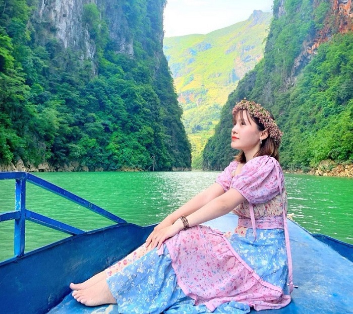 Du thuyền trên sông Quế