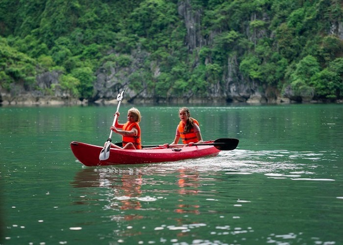 Tour du thuyền 5* Mon Cheri 2N1Đ ngủ đêm trên Vịnh Hạ Long