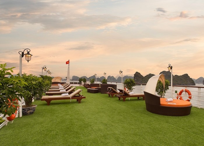 Tour du thuyền 5* Mon Cheri 2N1Đ ngủ đêm trên Vịnh Hạ Long