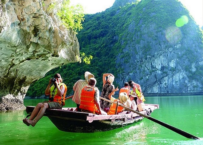 Tour du thuyền 5* Stellar Of The Seas 2N1Đ ngủ đêm trên Vịnh Hạ Long