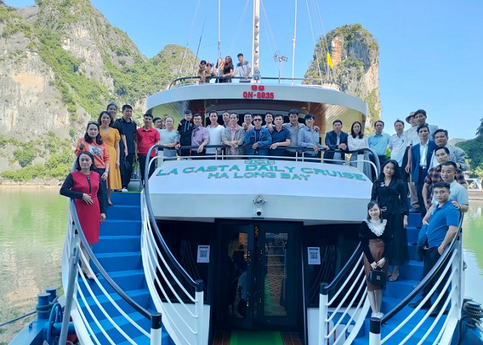 Tour du thuyền 5* La Casta Daily 1N thăm Vịnh Hạ Long