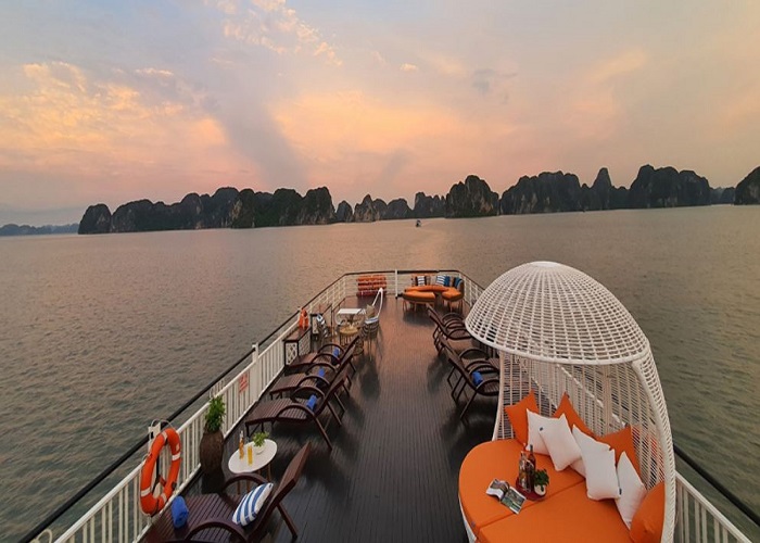 Tour du thuyền 4* La Regina Royal 2N1Đ ngủ đêm trên Vịnh Hạ Long
