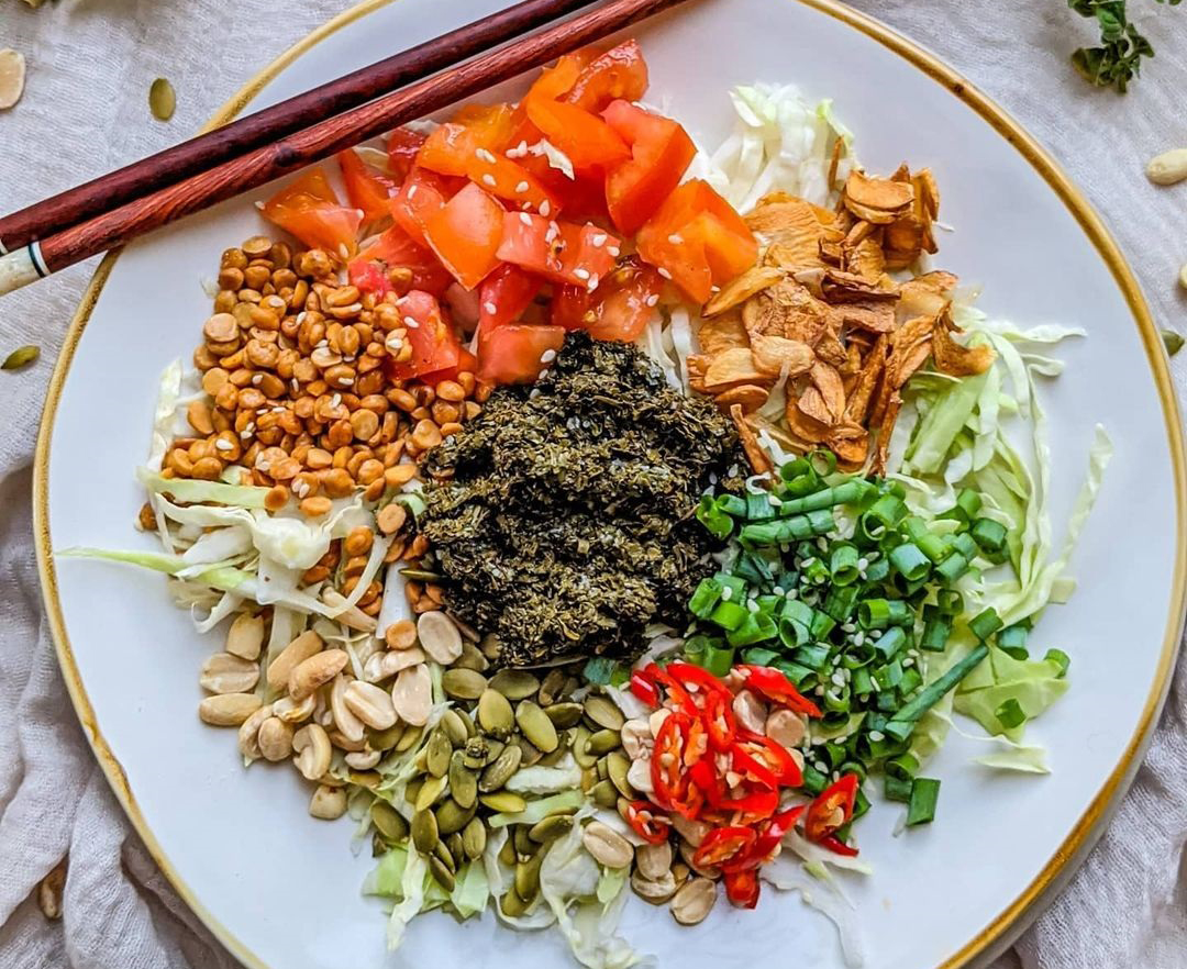 Salad lá trà Lephet là một món ăn độc đáo và gây ấn tượng mạnh với mọi du khách