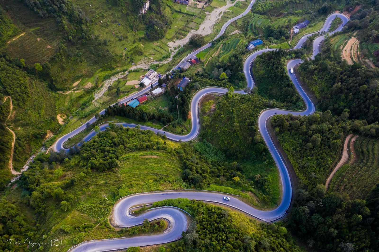 Mã Pí Lèng là một trong những cung đường hiểm trở và đẹp nhất Việt Nam