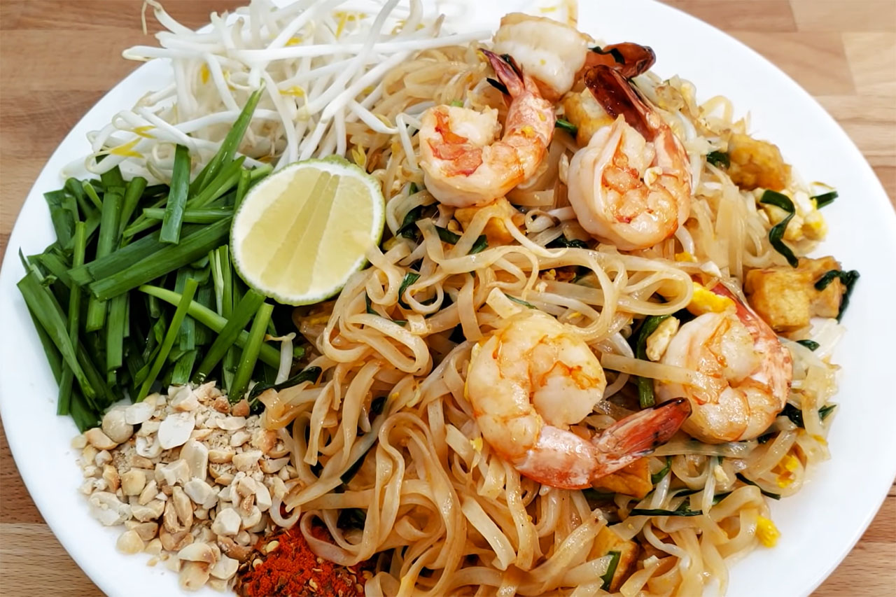 Pad Thai - Món mỳ xào chua ngọt cực hấp dẫn bạn nên thử khi đến Thái Lan