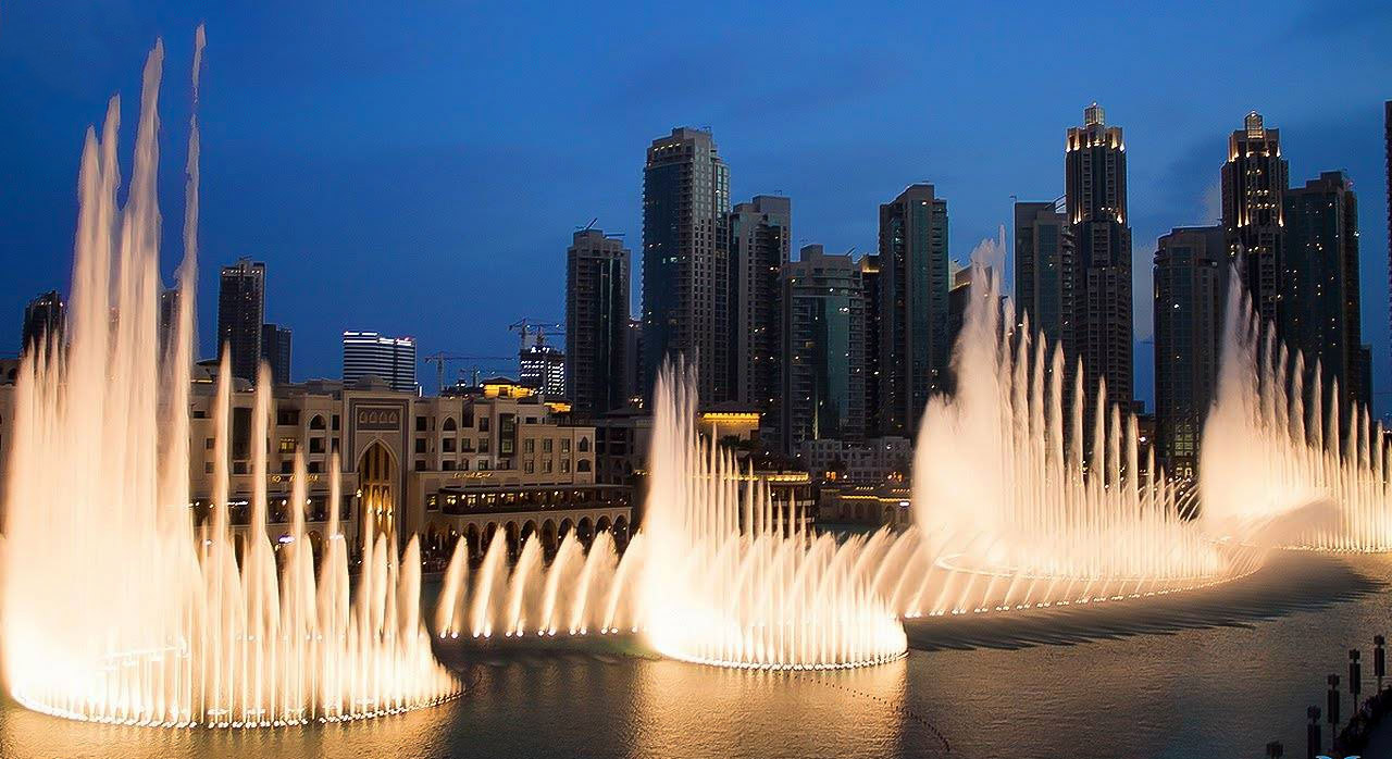 Dubai Fountain là một tác phẩm nghệ thuật sống động ngay giữa lòng thành phố