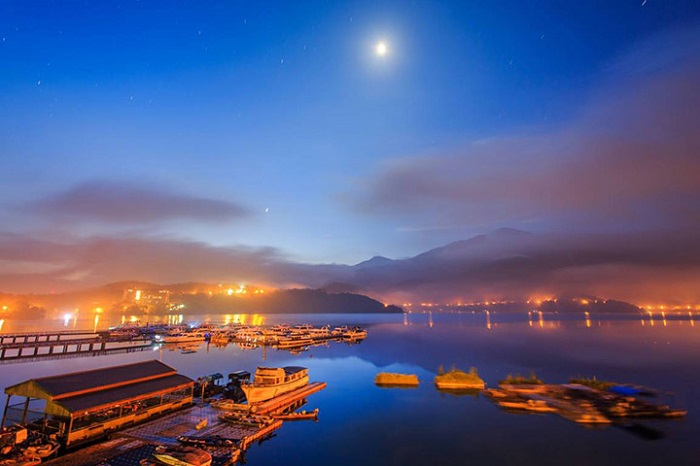 Nhật Nguyệt Đàm