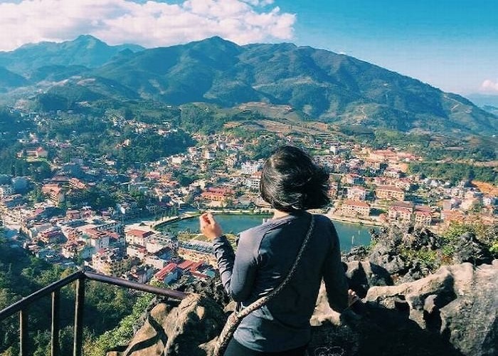 Tham quan núi Hàm Rồng