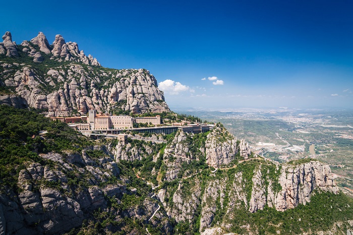 Núi răng cưa Montserrat