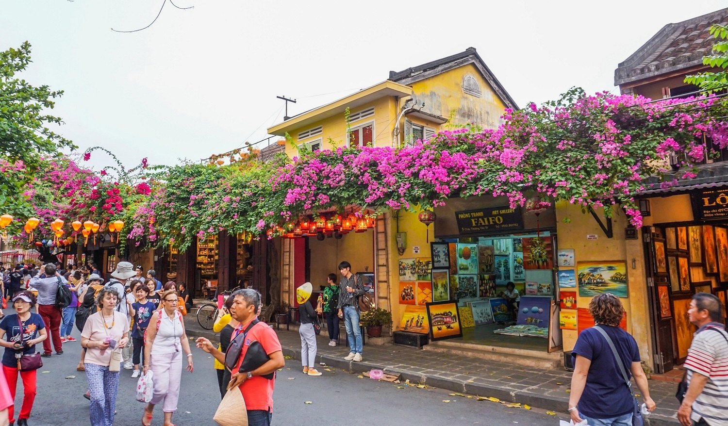 Đi bộ tại Hội An