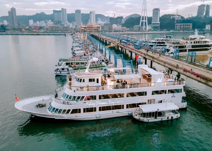 Tour du thuyền 5* Princess 1N thăm Vịnh Hạ Long