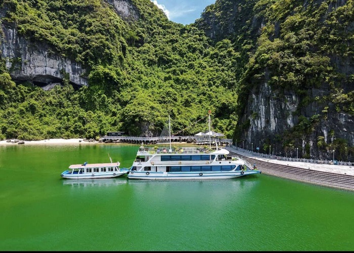 Tour du thuyền 5* Queen 1N thăm Vịnh Hạ Long