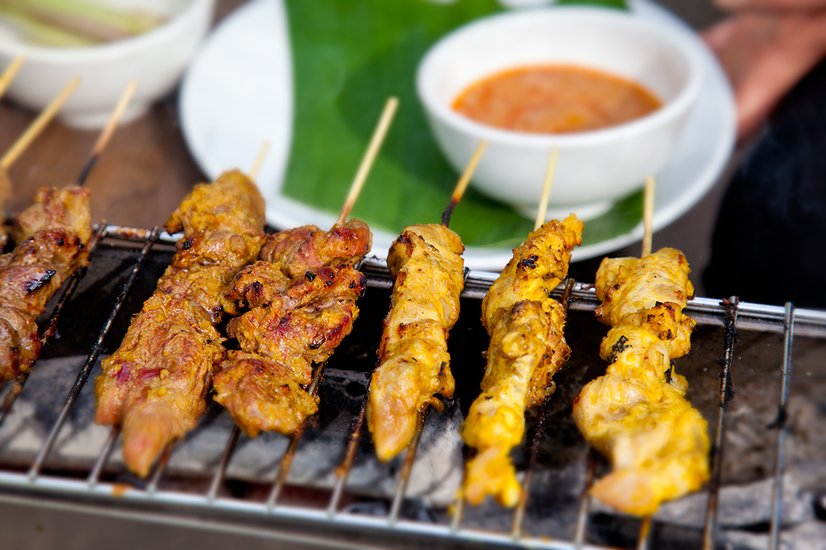 Satay là một món ăn đường phố phổ biến ở Malaysia