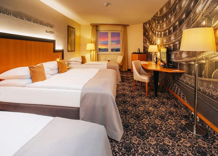 Tour du lịch Đông Âu 10N9Đ: Từ HCM - Séc - Áo - Slovakia - Hungary, Bay Emirate 5* + KS 4*