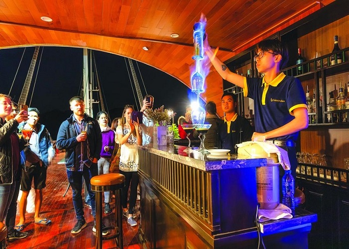 Tour du thuyền 5* Sena Cruises 2N1Đ ngủ đêm trên Vịnh Hạ Long