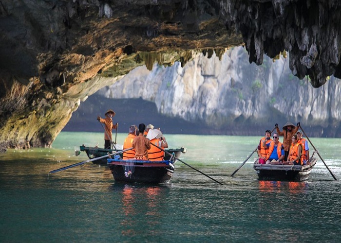 Tour du thuyền 5* Stellar Of The Seas 2N1Đ ngủ đêm trên Vịnh Hạ Long