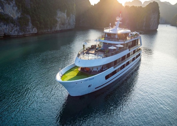 Tour du thuyền 5* Stellar Of The Seas 2N1Đ ngủ đêm trên Vịnh Hạ Long