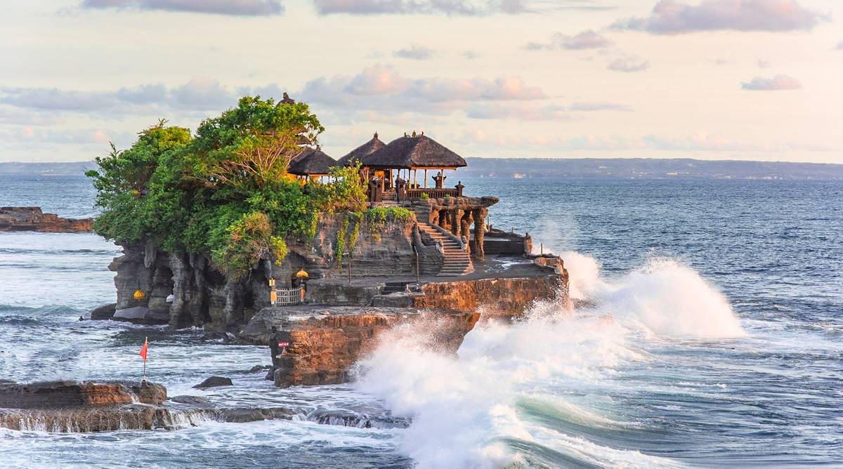 Đền Tanah Lot là một trong những biểu tượng của Bali