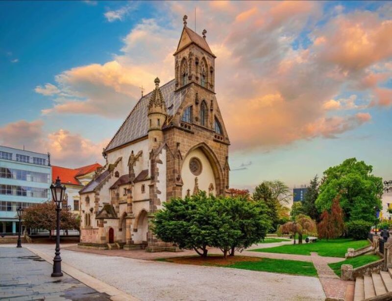 Kiến trúc nhà thờ St. Elisabeth cổ tại thành phố Košice