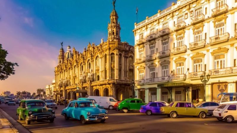 Trên đường phố ở Havana có không ít xe cổ từ những năm 1950