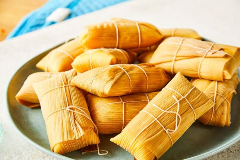 Món bánh Tamales hấp dẫn từ vẻ ngoài đến hương vị bên trong