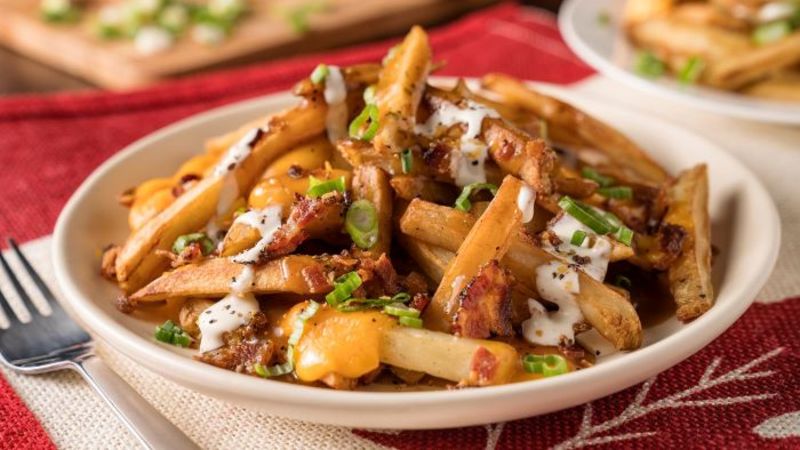 Sức hấp dẫn khi thưởng thức món Poutine truyền thống ở Canada 