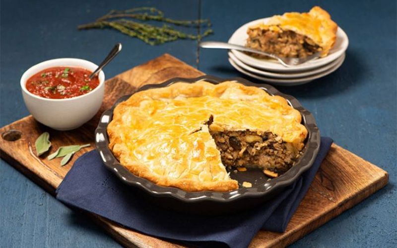 Món bánh Tourtiere nổi tiếng trong ẩm thực Canada  