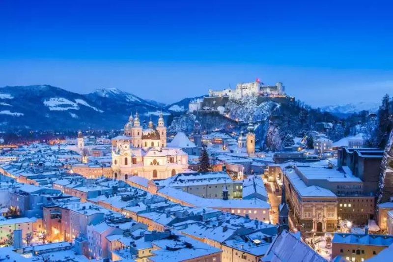 Thành phố Salzburg có pháo đài cổ và nhiều lâu đài, cung điện kiến trúc Trung Cổ