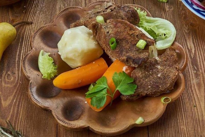 Khorkhog là món thịt cừu hầm với đá nóng trực tiếp rất đặc biệt