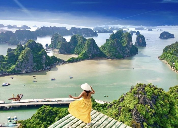 Vịnh Hạ Long điểm du lịch không thể bỏ qua ở tuyến miền Bắc