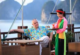 du khách trên du thuyền