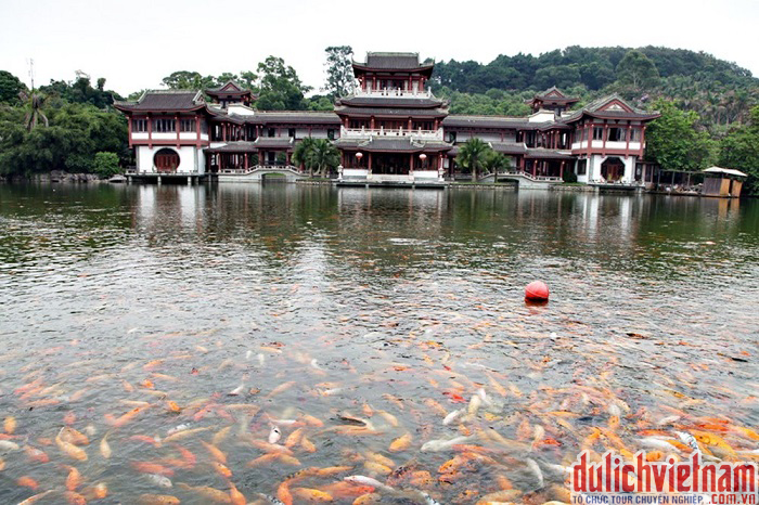 Hồ Thiên Trì