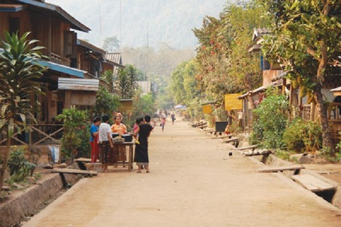 Muang Ngoi Neua Đường làng Muang Ngoi Neua